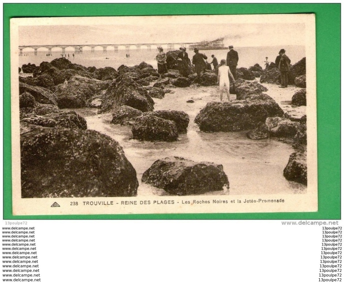 C.P.A  DE  TROUVILLE  -- REINE  DES PLAGES ---  LES ROCHES NOIRES ET LA JETEE - PROMENADE . - Trouville