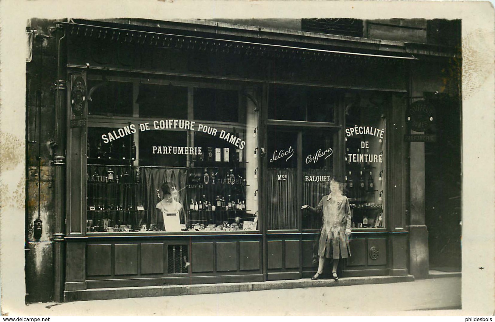 CARTE PHOTO A Localiser ( Dept Somme ? ) FACADE SALON DE COIFFURE / PARFUMERIE - Photos