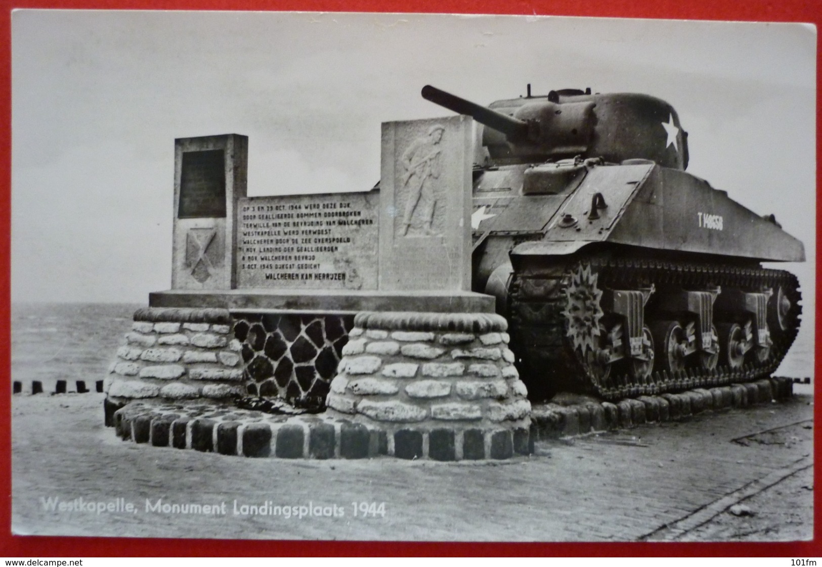 WESTKAPELLE - MONUMENT LANDINGSPLAATS 1944 , U.S. TANK W.W.II. - Oorlogsmonumenten