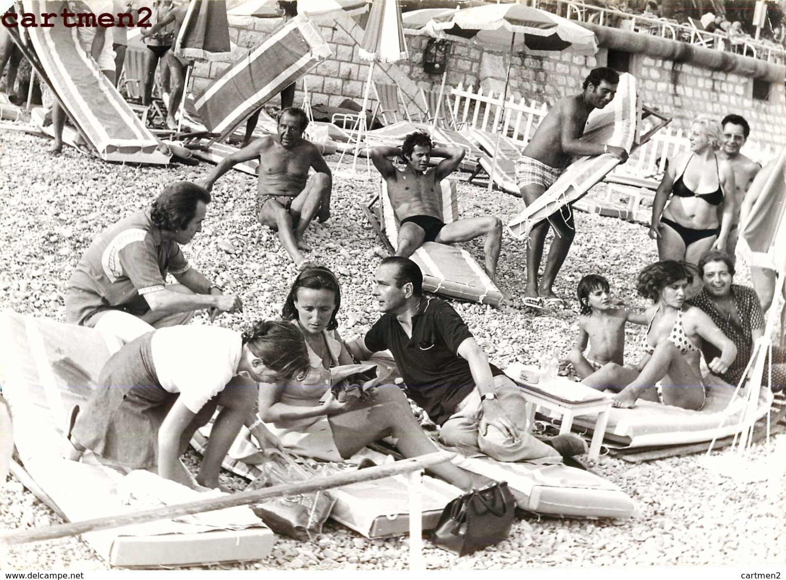 GRANDE PHOTOGRAPHIE JACQUES CHIRAC ET BERNADETTE A LA PLAGE PRESIDENT POLITIQUE - Personalidades Famosas