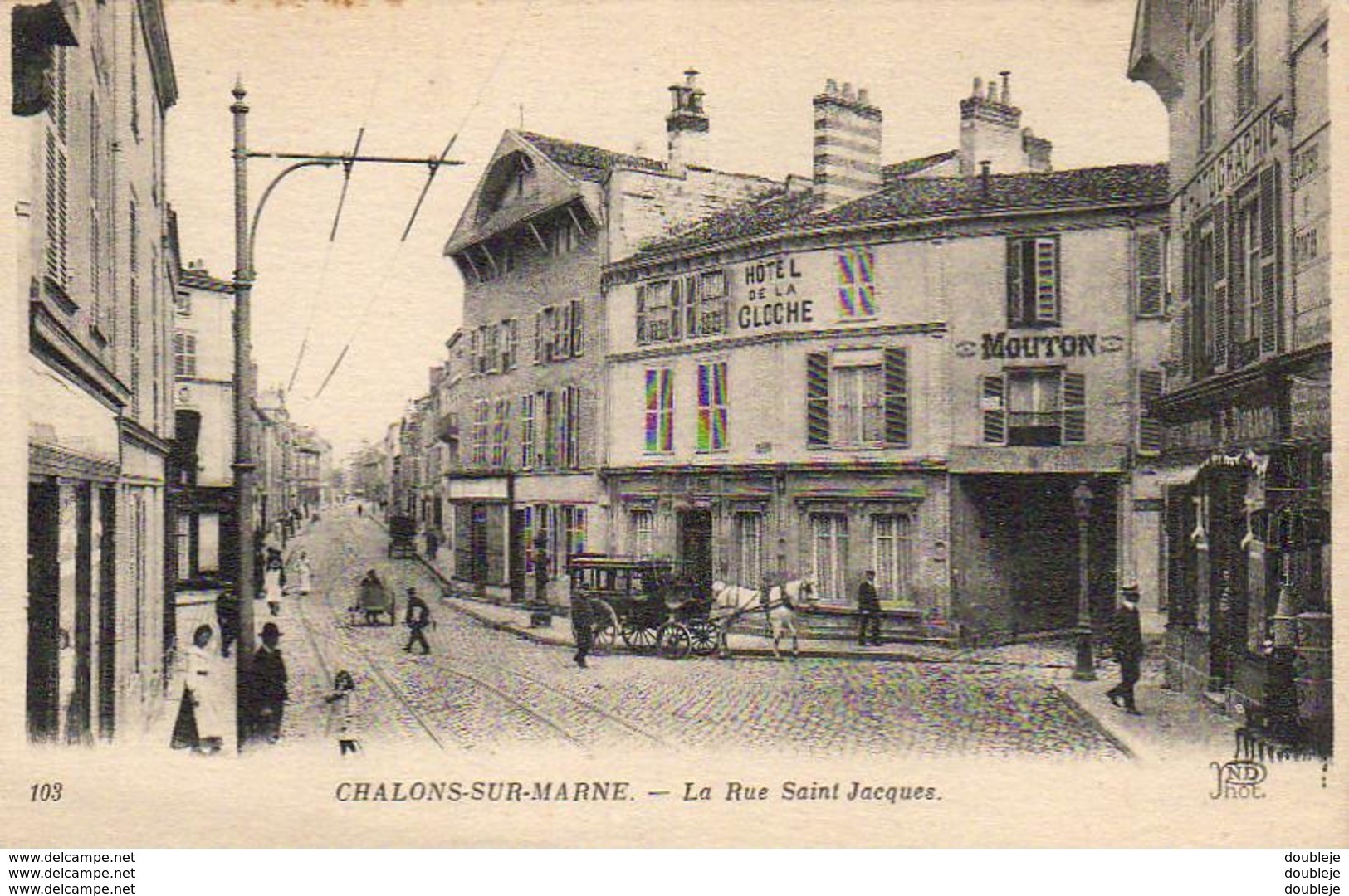 D51  CHÂLONS SUR MARNE  La Rue Saint Jacques  (avec Fiacre Devant L'Hôtel De La Cloche - Boutique Photographe à Droite) - Châlons-sur-Marne