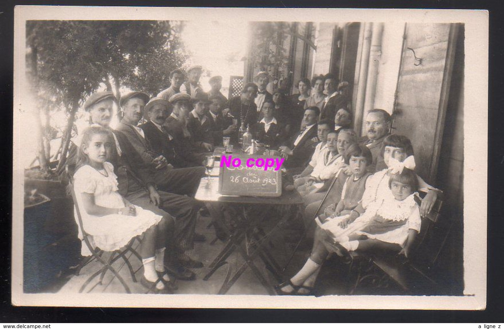 REF 375 : CPA Carte Photo Famille Sur La Terrasse D'un Restaurant à Carouge Suisse - Carouge