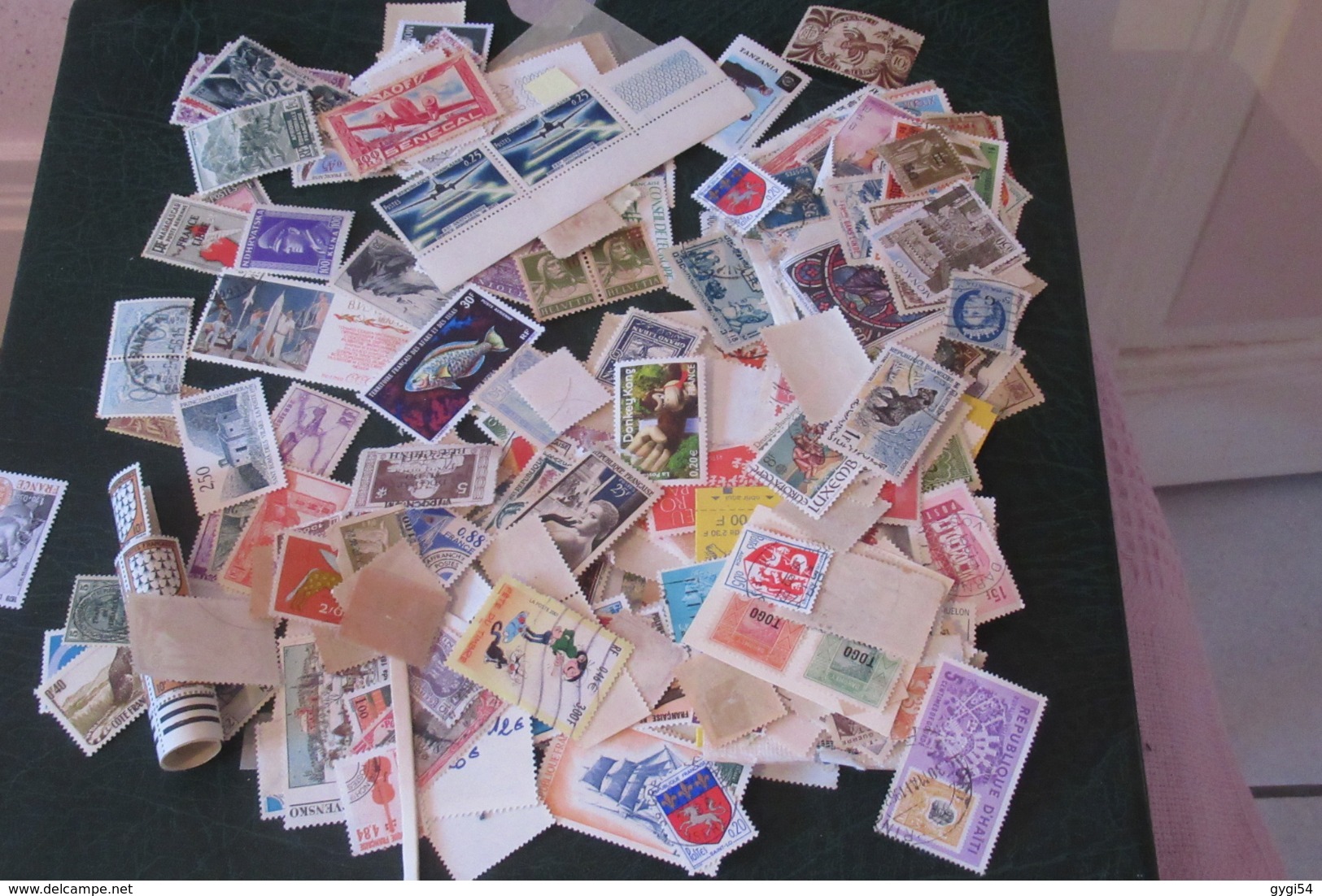 VRAC DE  Timbres Et Cartes Postales Anciennes    58 Scans - Vrac (min 1000 Timbres)