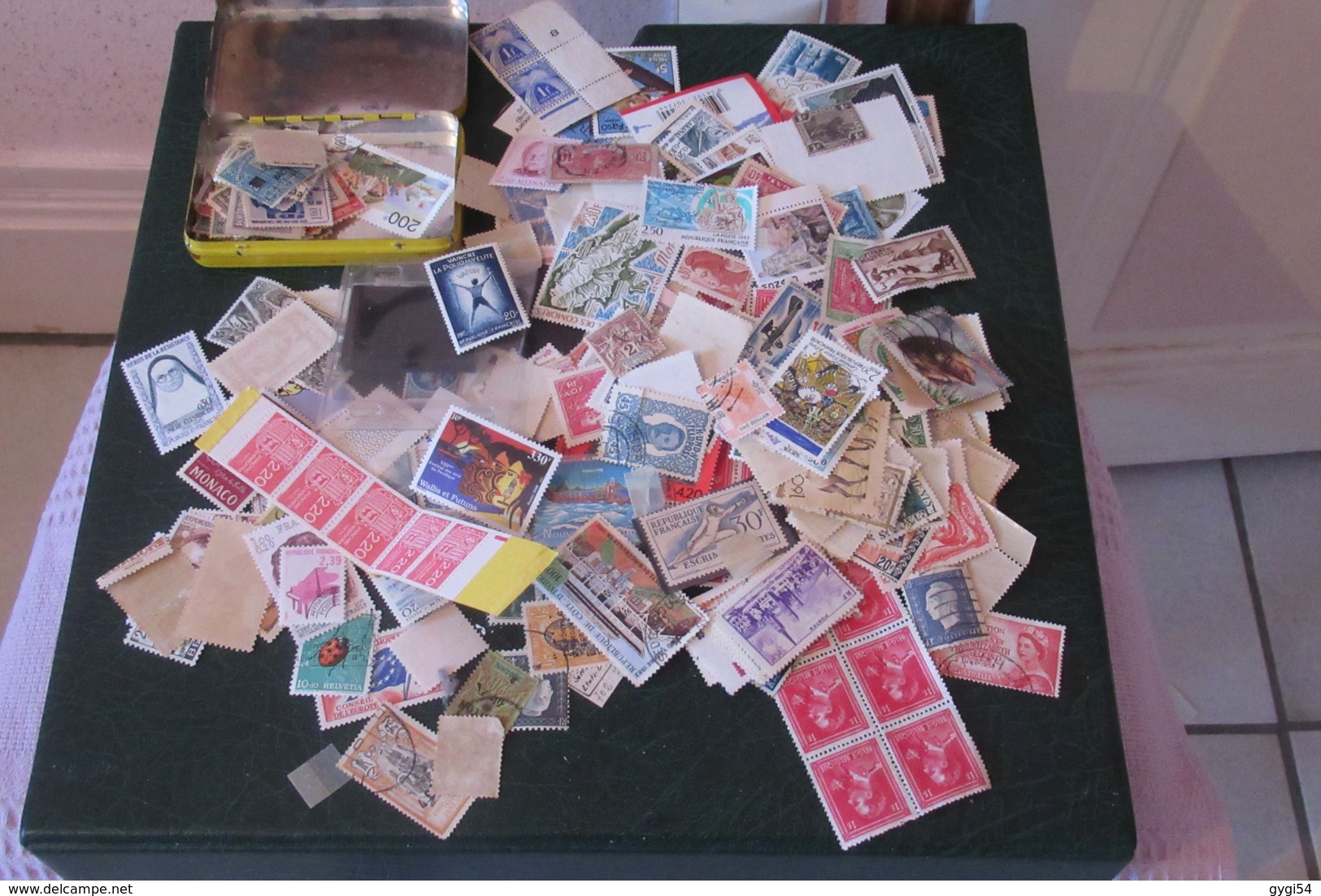 VRAC DE  Timbres Et Cartes Postales Anciennes    58 Scans - Vrac (min 1000 Timbres)