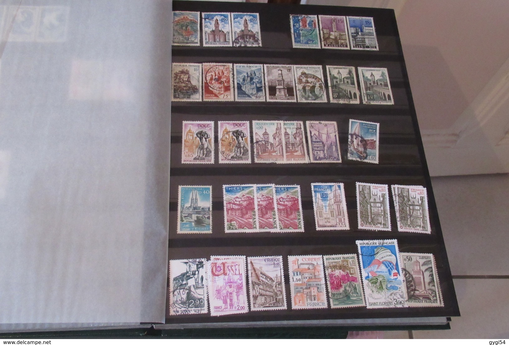 VRAC DE  timbres et cartes postales anciennes    58 scans