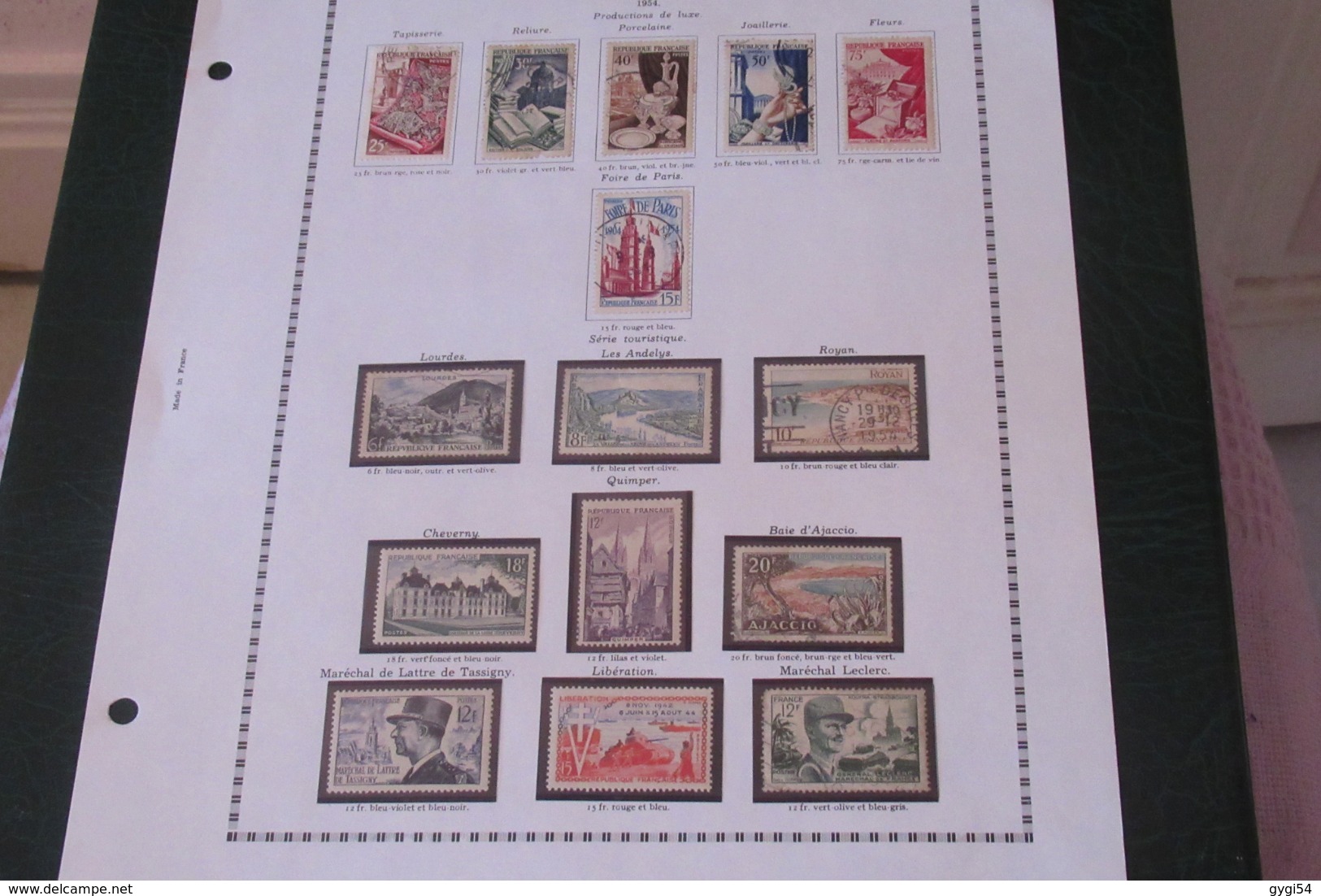 VRAC DE  timbres et cartes postales anciennes    58 scans