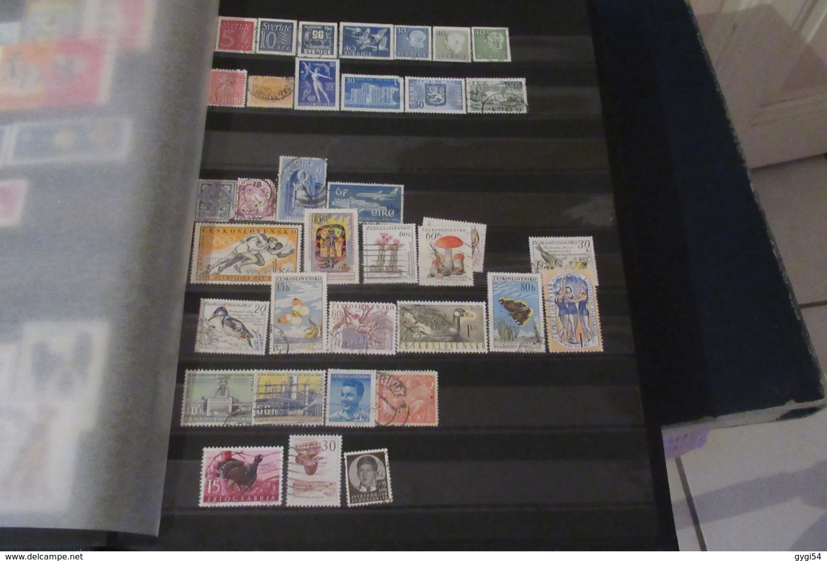 VRAC DE  timbres et cartes postales anciennes    58 scans