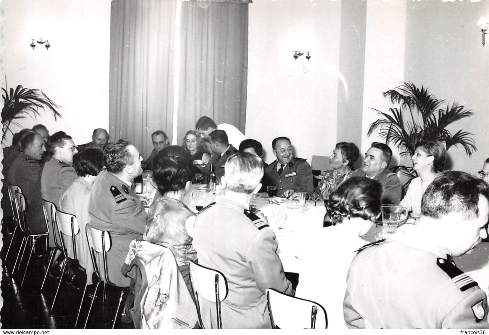 Lot : 15 photographies près AVIGNON / Laudun l'Ardoise en 1972 - 7e Rég. de Génie - Colonel HOVETTE Cave à vin réception