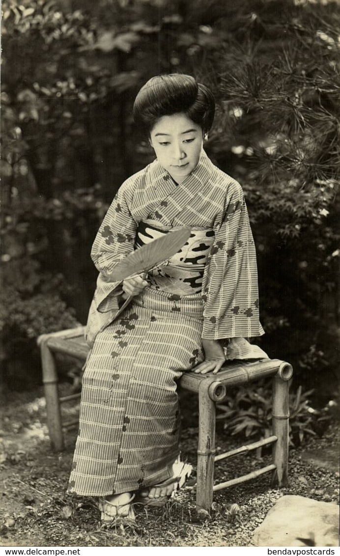 Japan, Beautiful Geisha Lady In Striped Kimono With Fan (1930s) RPPC Postcard - Other & Unclassified