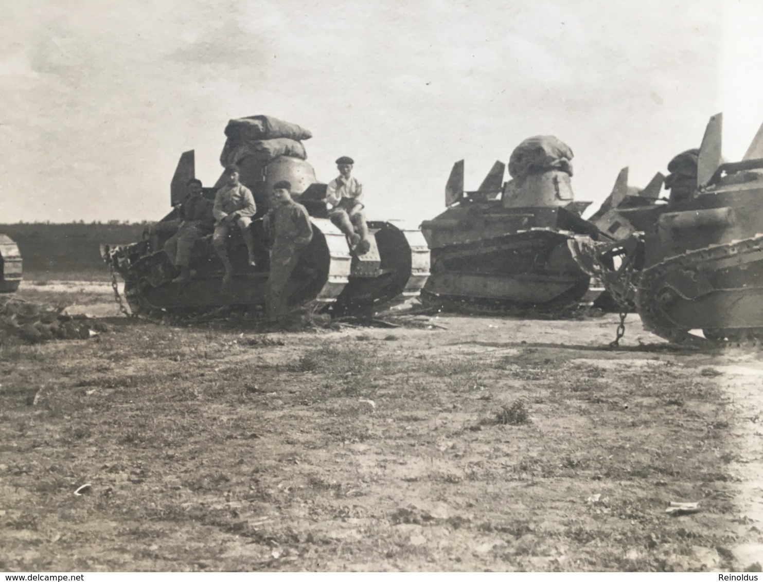 Foto Photo Ak Groupe Char Tank Panzer Renault Soldats Francais - Ausrüstung