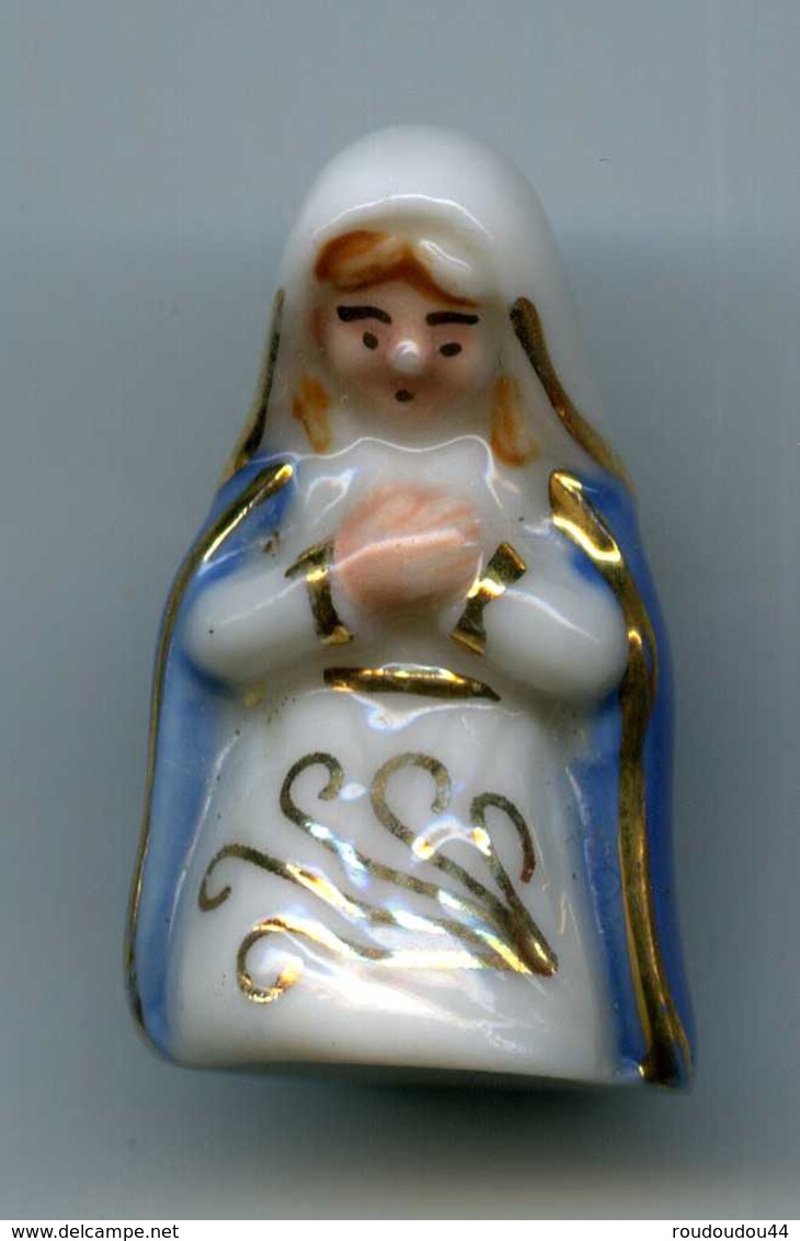 FEVES - FEVE - VIERGE MARIE - BRILLANTE FILET OR - 2,5 Cm - CRECHE RUBAN D'OR 2010 - Santons