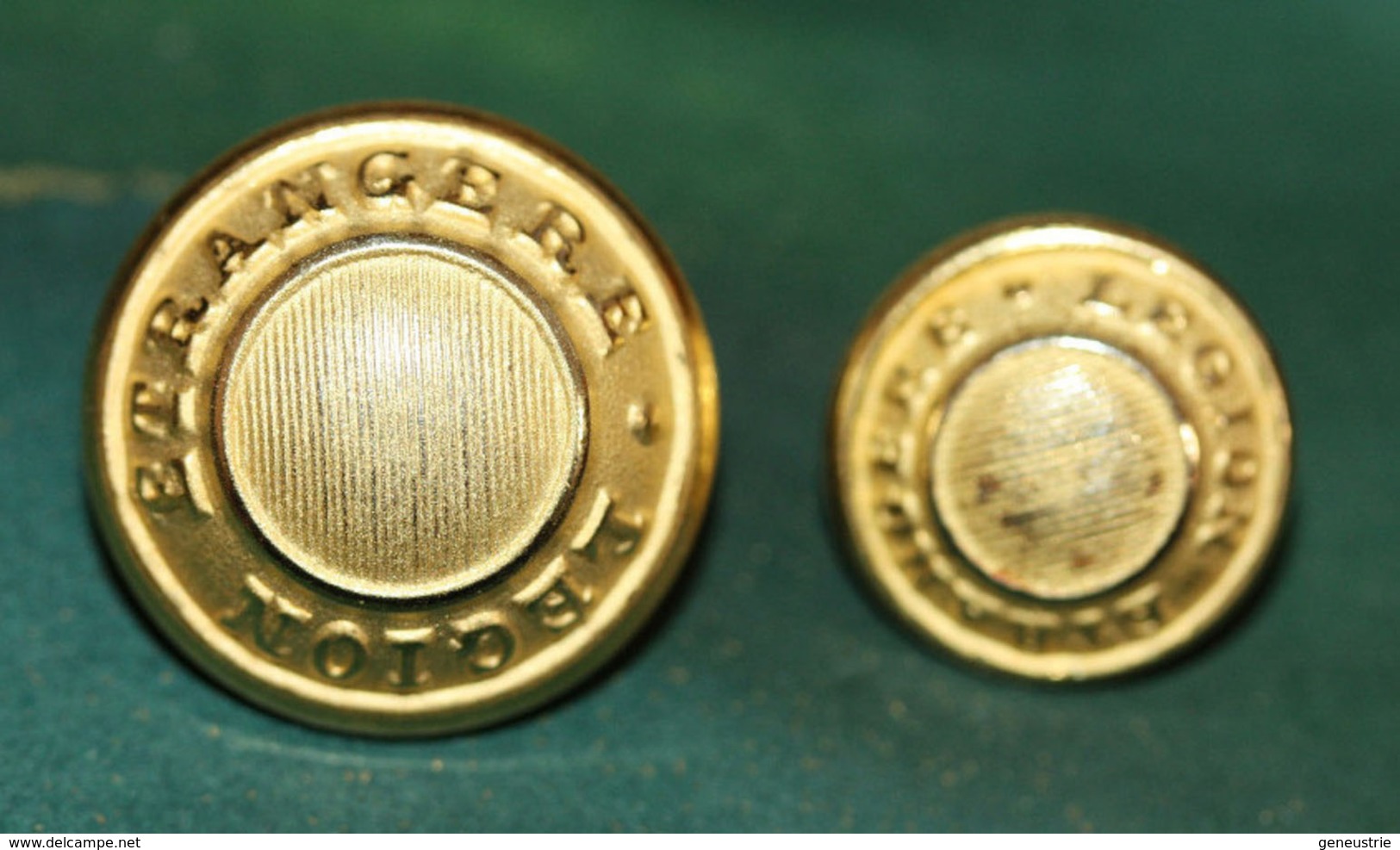 Paire De Boutons De La Légion Etrangère - Bouton Militaire D'uniforme - Equipement