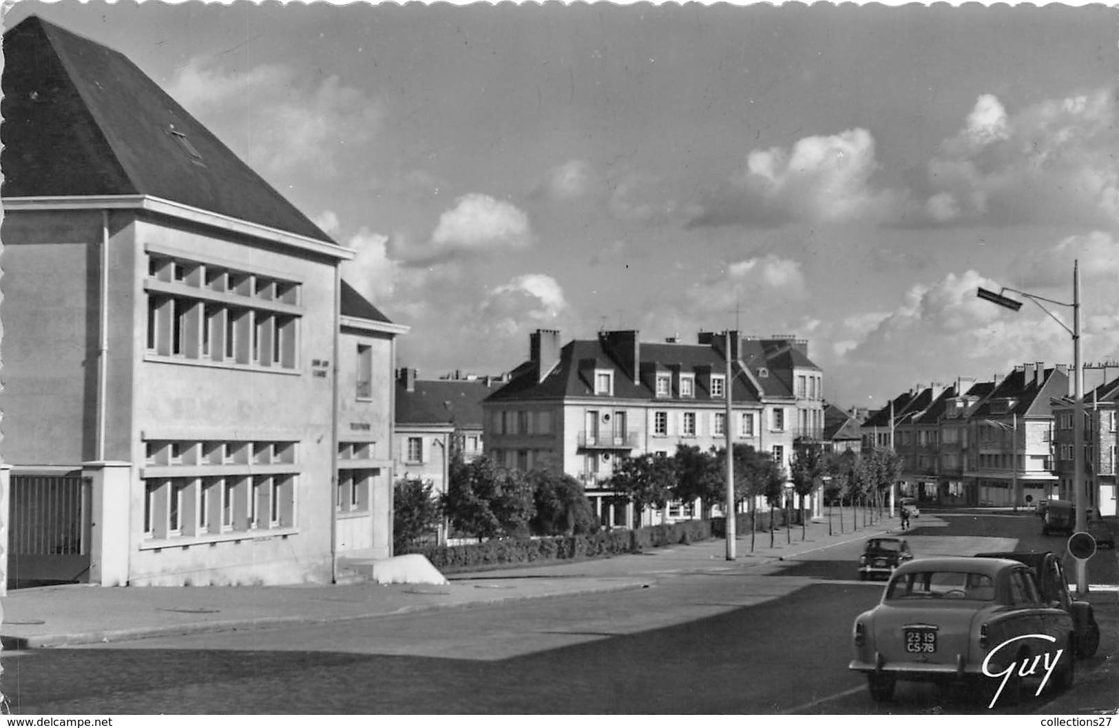 78-SAINT-CYR-L'ECOLE -LA POSTE ET L'AVENUE PIERRE CURIE - St. Cyr L'Ecole