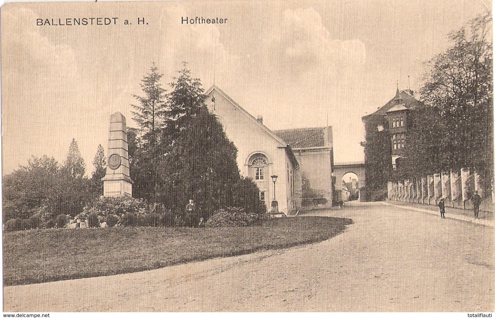 BALLENSTEDT Harz Krieger Denkmal Hof Theater Belebt Als Feldpost 29.5.1917 Gelaufen - Ballenstedt