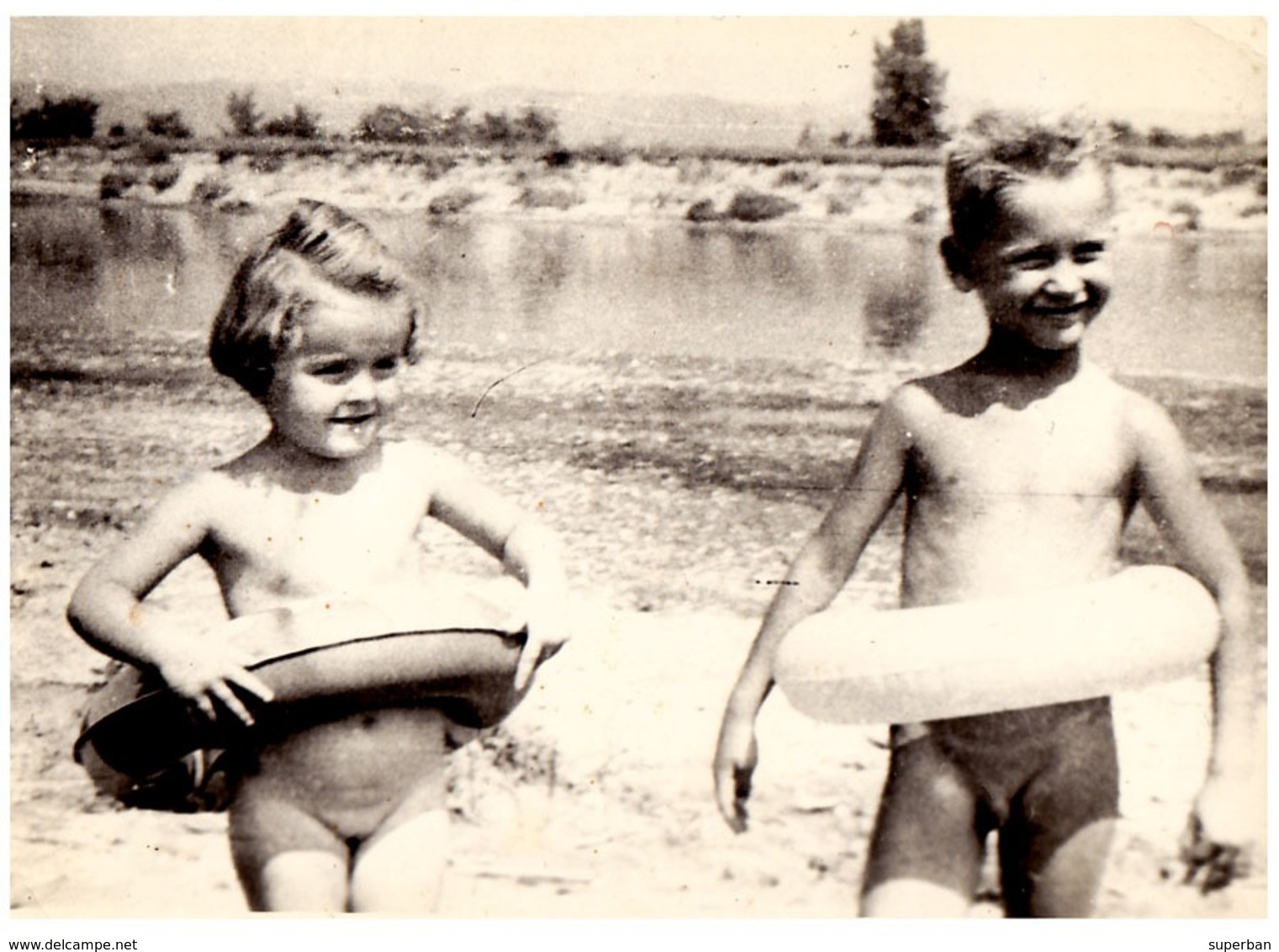 ENFANT / BÉBÉ NU Au BAIN - CHILD / NAKED BABY - VRAIE PHOTO / REAL PHOTO - DEVA / ROMANIA - ANNÉE / YEAR : 1961 (ad067) - Autres & Non Classés