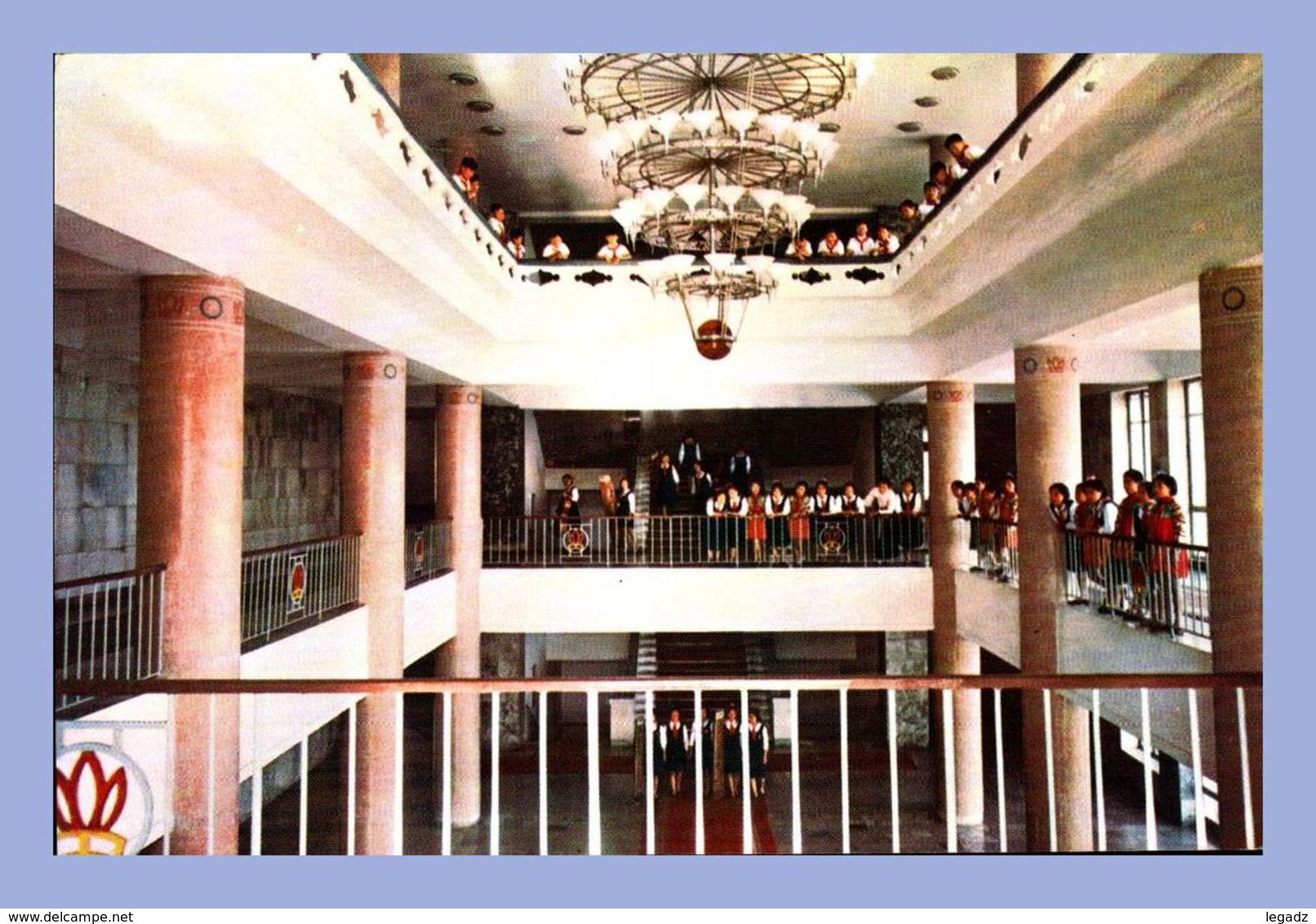 CPM - Palais Des Etudiants Et Des Pionniers - Pyongyang (Corée Du Nord) - Le Vestibule Central Du Théatre Du Palais Des - Corée Du Nord