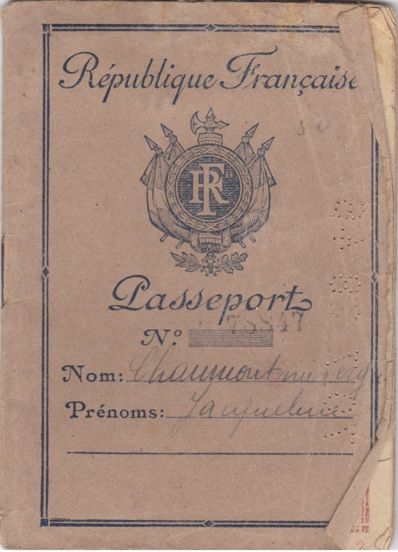 3 PASSEPORTS  Ayant VOYAGES ,timbres Fiscaux Et Surement Consulaires (méme Famille) A VOIR VRAIMENT (lot 214) - Documents Historiques