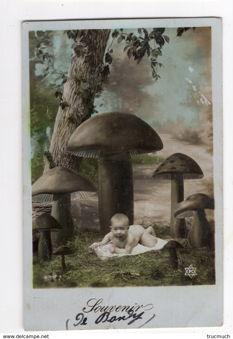 89 - Ph5 - Bébé Sous De Gros Champignons - Mushrooms