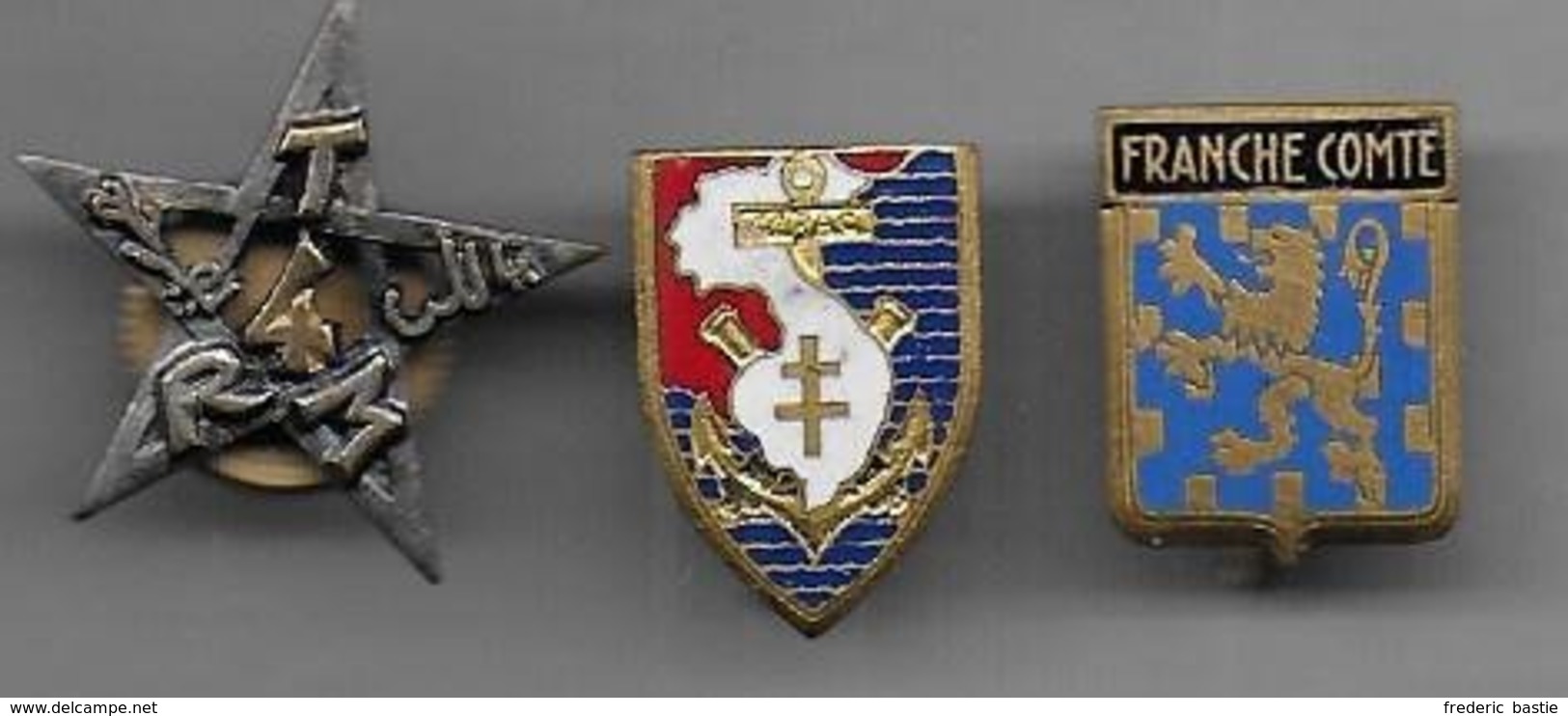 Lot De 3 Insignes  En Réduction - Esercito