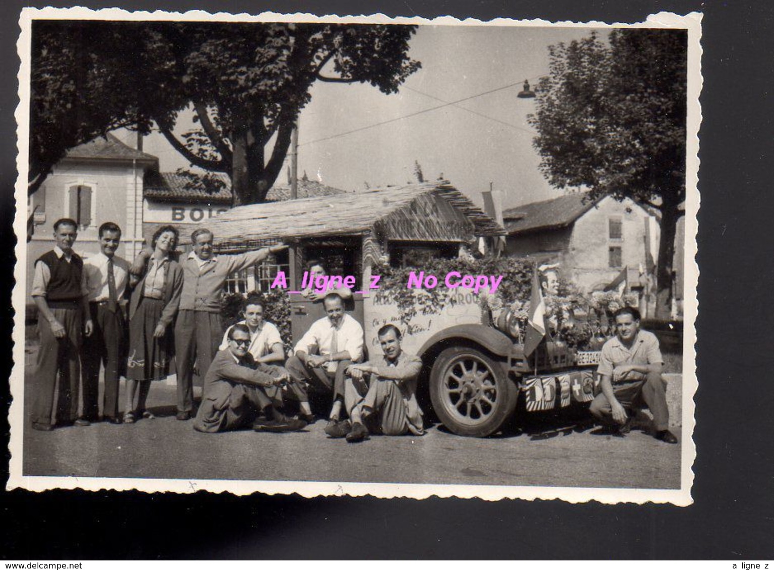 REF 380 : Photo Format 14 X 10 Cm CAROUGE Voiture Camion Fleuri Groupe De Personnes Un Jour De Fête Geneve - Carouge