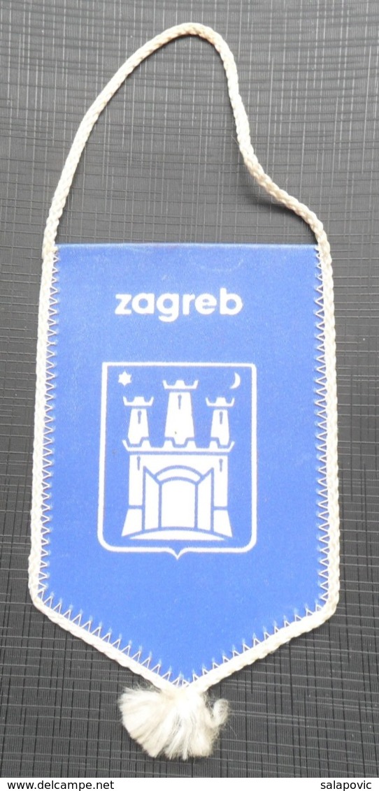 NK DINAMO ZAGREB SOCCER / FUTBOL / CALCIO OLD PENNANT, SPORTS FLAG - Habillement, Souvenirs & Autres