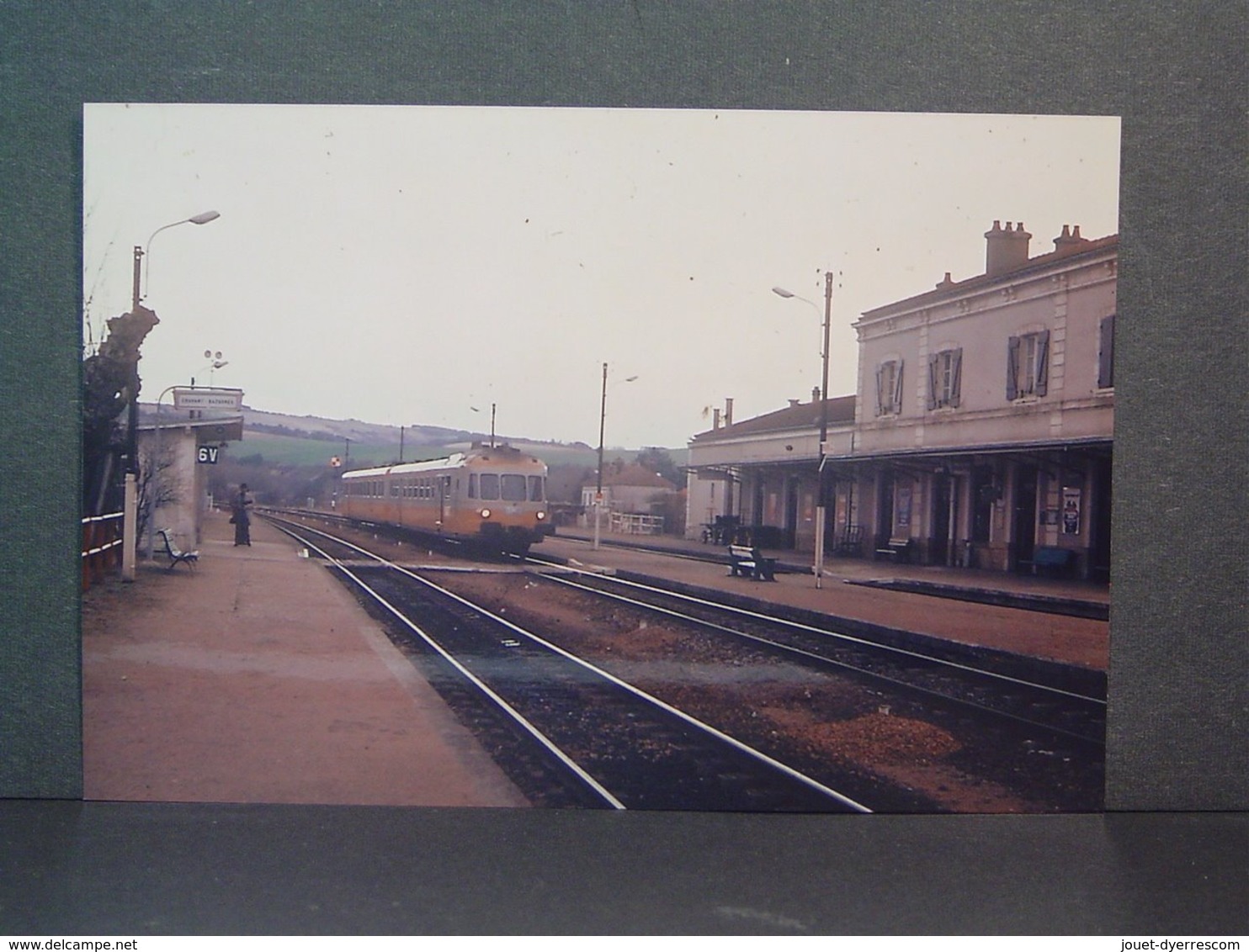 SNCF Autorail En Gare De Cravant En Avril 1982 Photo Loisier - Trains