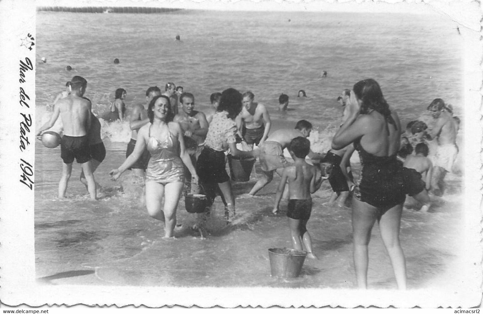 X2096 PIN UP WOMEN FEMMES Girls And Boy & People In Swimsuit Having Fun In The Sea By The Beach - Photo Postcard 1947 - Pin-up