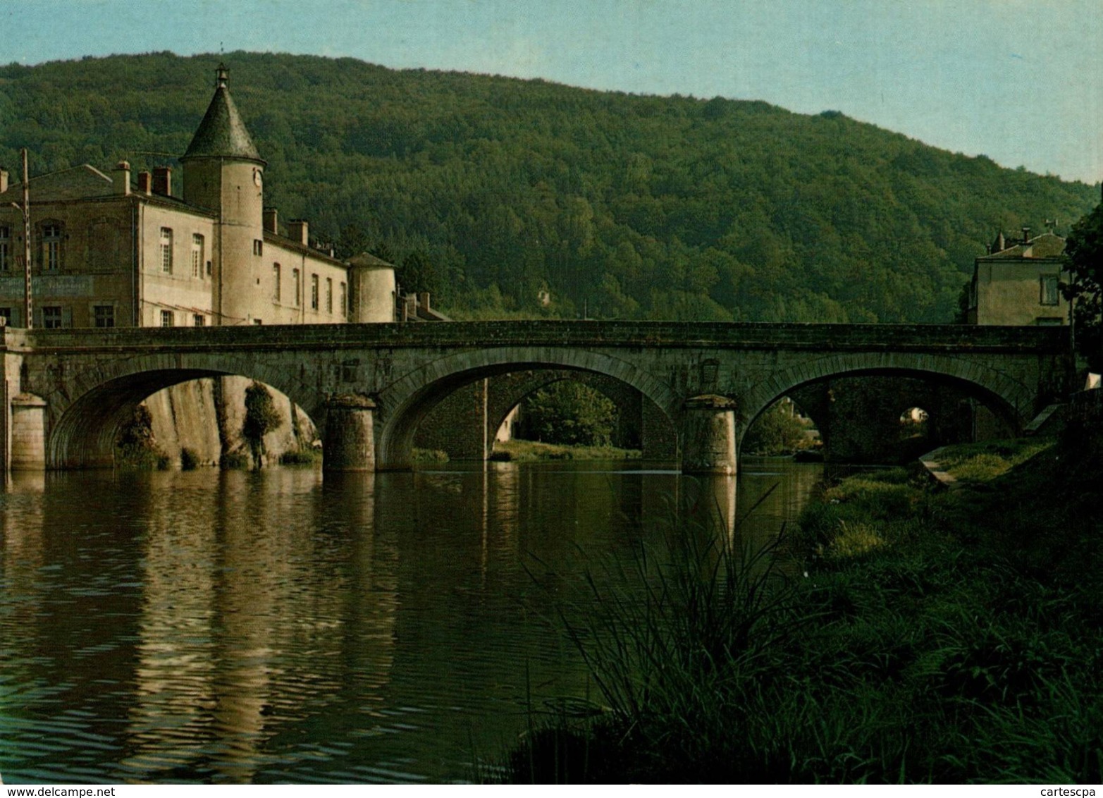 Brassac Le Pont Neuf Et Le Chateau   CPM Ou CPSM - Brassac
