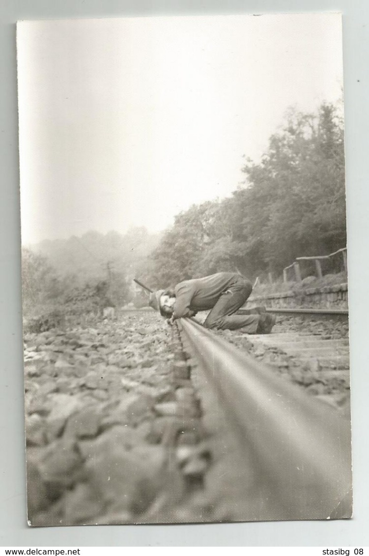 A Man With An Ear On The Train Tracks — Hears If A Train Is Coming   Q604-247 - Personnes Anonymes