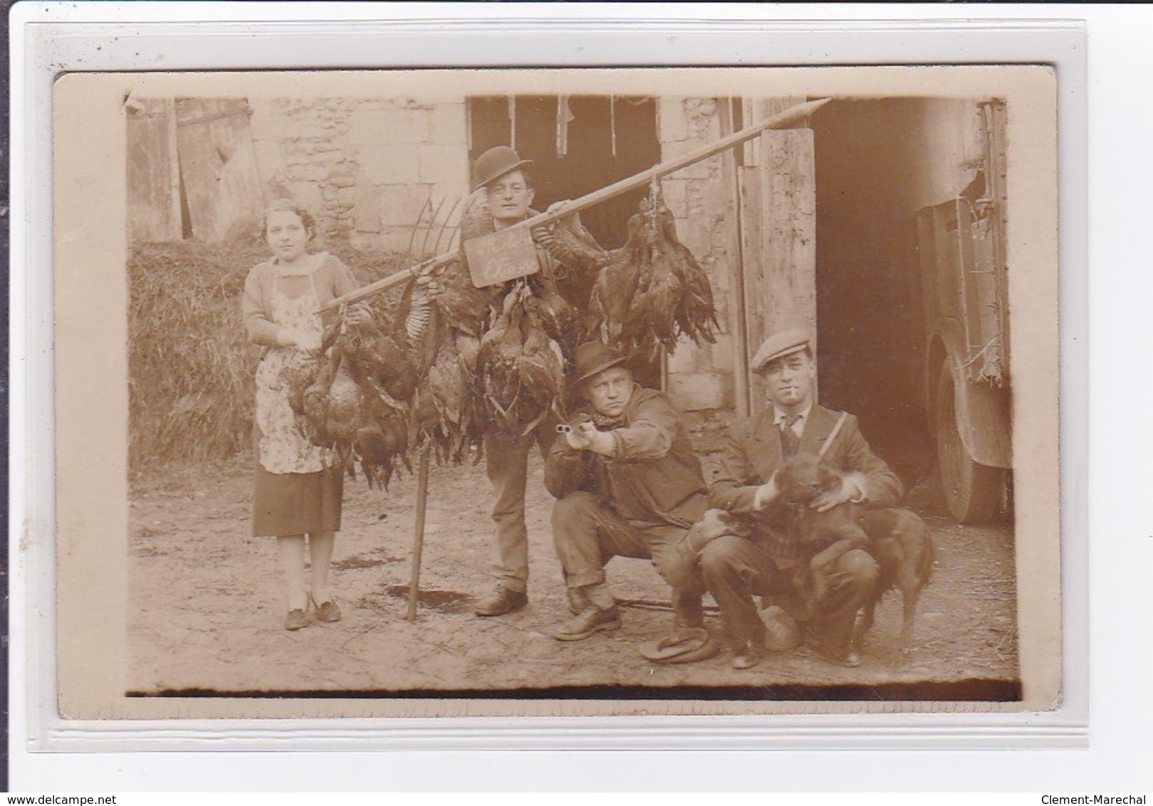 SANDILLON : Carte Photo D'un Retour De Chasse  (chien Chasse) - Très Bon état - Autres & Non Classés