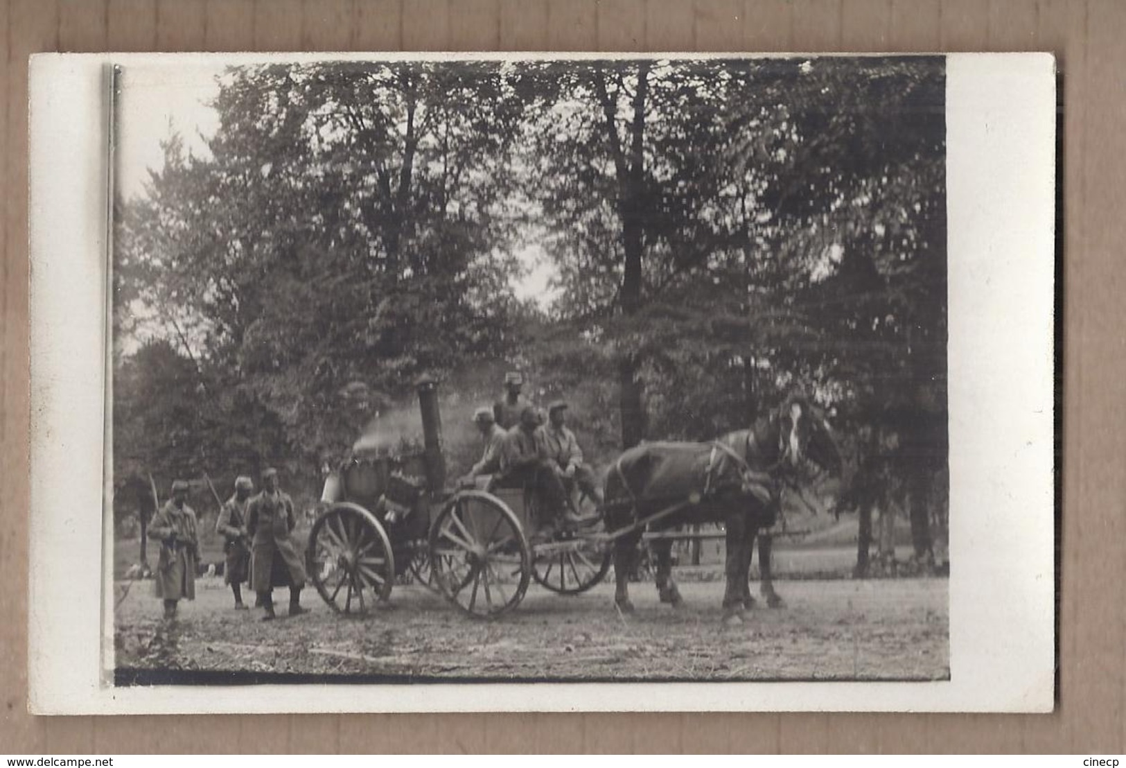 CPA PHOTO GUERRE 14-18 - TB GROS PLAN ATTELAGE Cuisine Roulante Emportant La Soupe Aux Tranchées TB ANIMATION - Guerre 1914-18