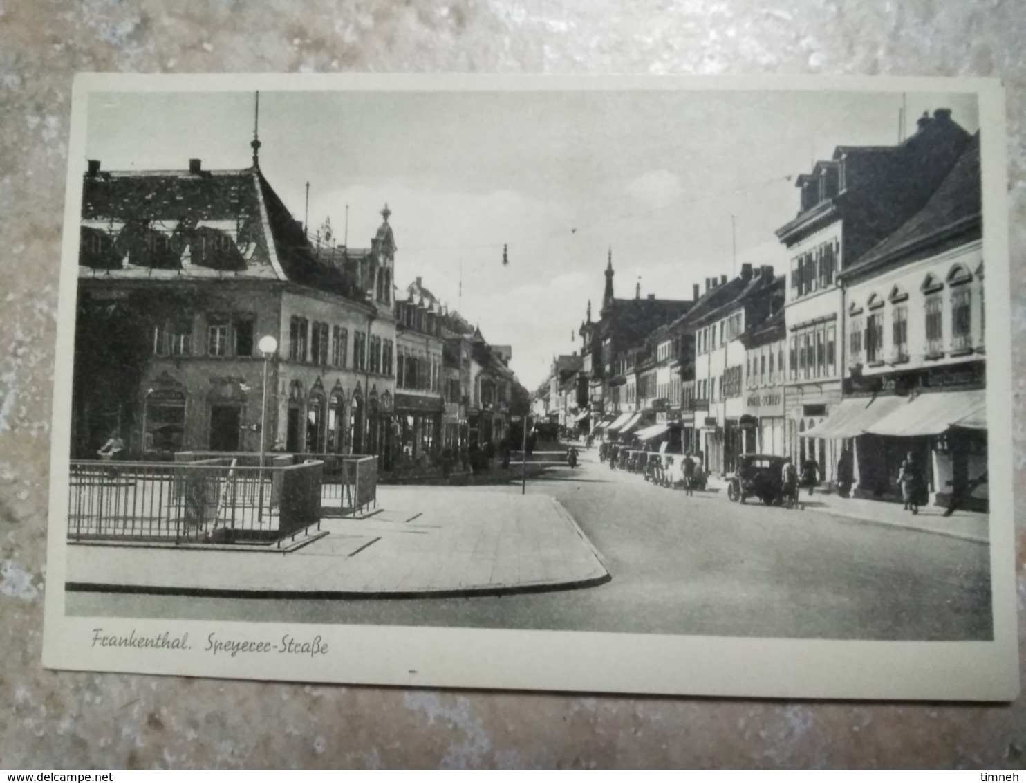 CPA. FRANKENTHAL Speyerer Strasse - CARTE ANIMEE - AUTOMOBILE MAGASINS ENSEIGNES  - Non écrite - Frankenthal