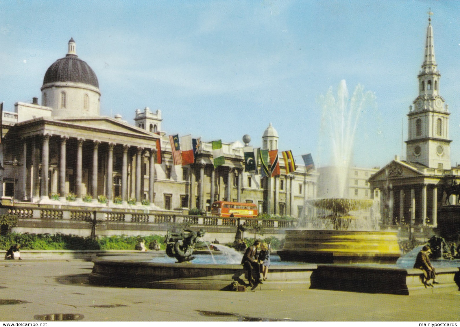 AL20 National Gallery And St. Martins In The Field, London - Trafalgar Square