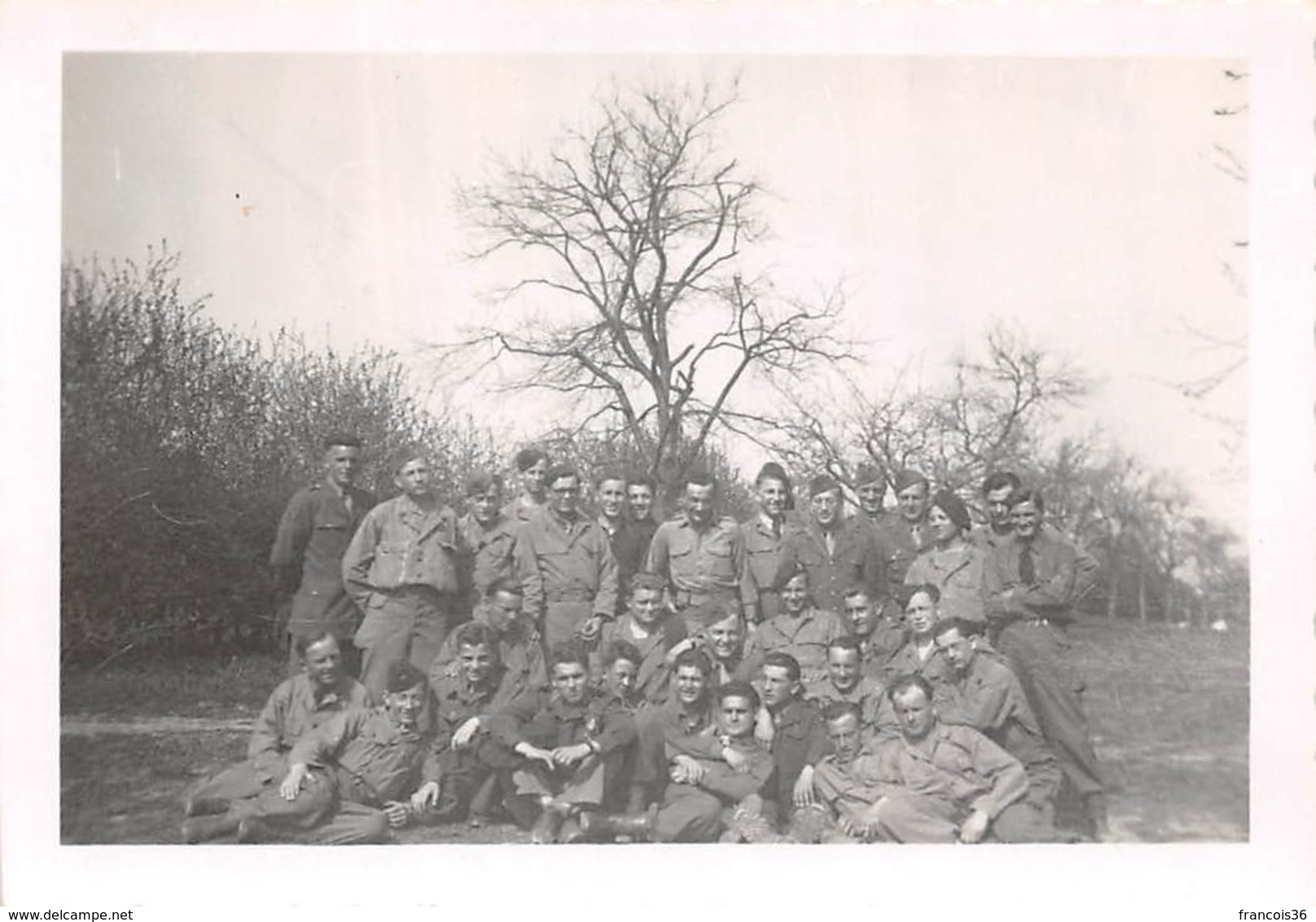 Lot De 2 Photographies : élèves De L'Ecole Militaire De Cadres De ROUFFACH En Avril 1946 - Guerra, Militari