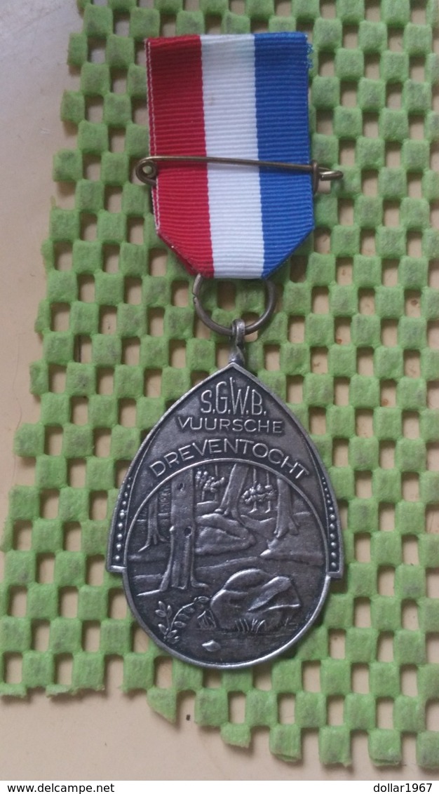 Medaille :Netherlands  - S.g.w.b Vuursche Dreventocht Hilversum / Gooi.  -   Medal - Walking Association - Other & Unclassified