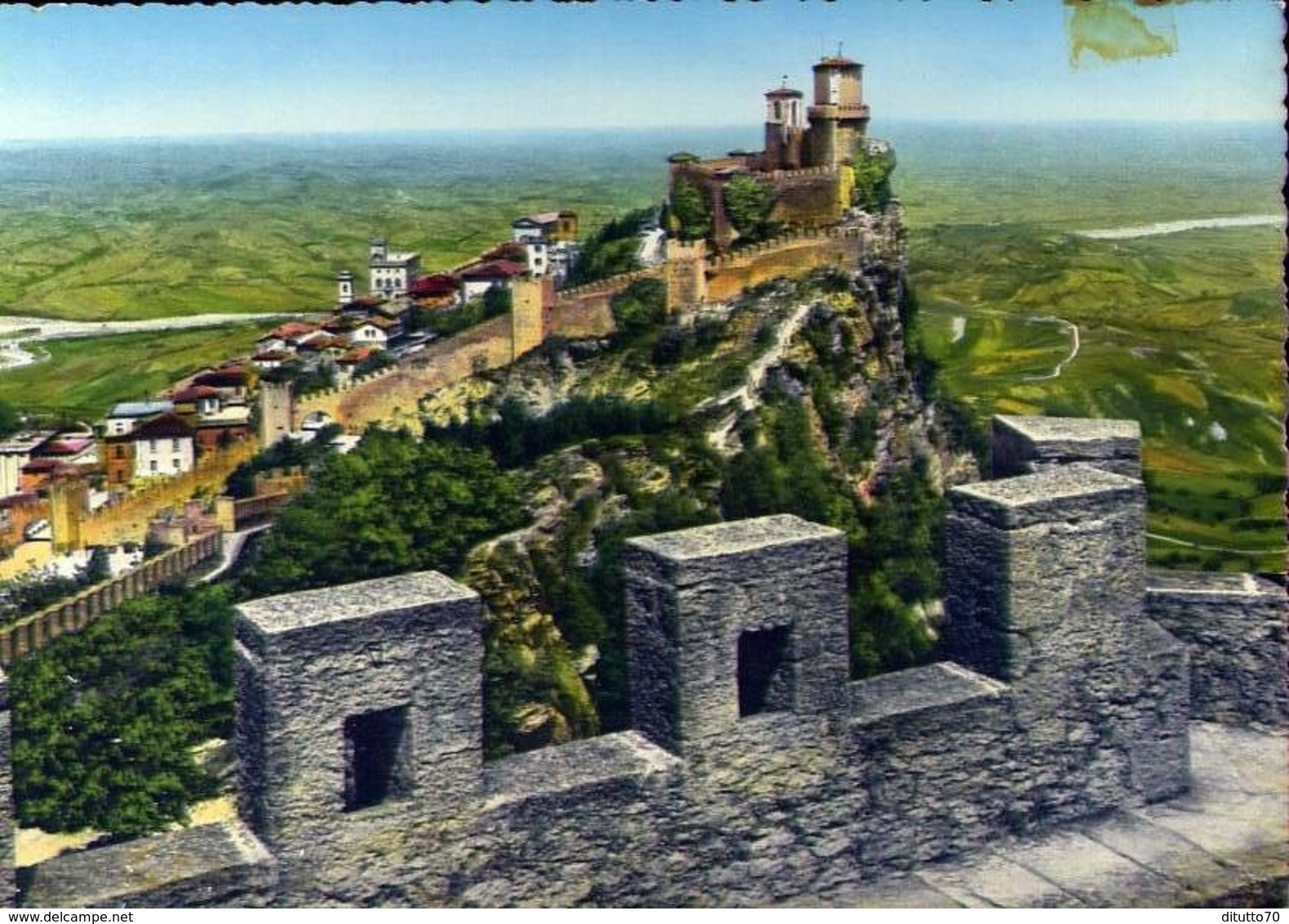 Repubblica Di San Marino - Le Mura E Panorama - Formato Grande Non  Viaggiata – E 13 - Altri & Non Classificati