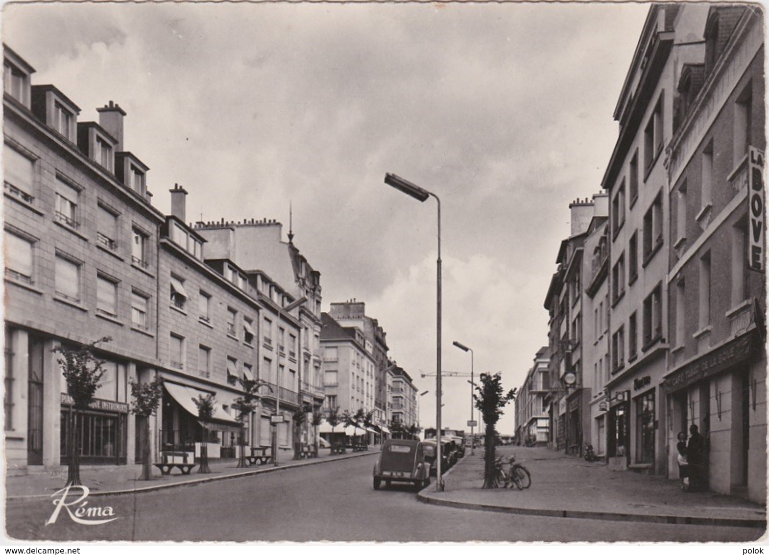 Bv - Cpsm Grand Format LORIENT - Le Cours De La Bôve (avec Une Citroën 2cv) - Lorient