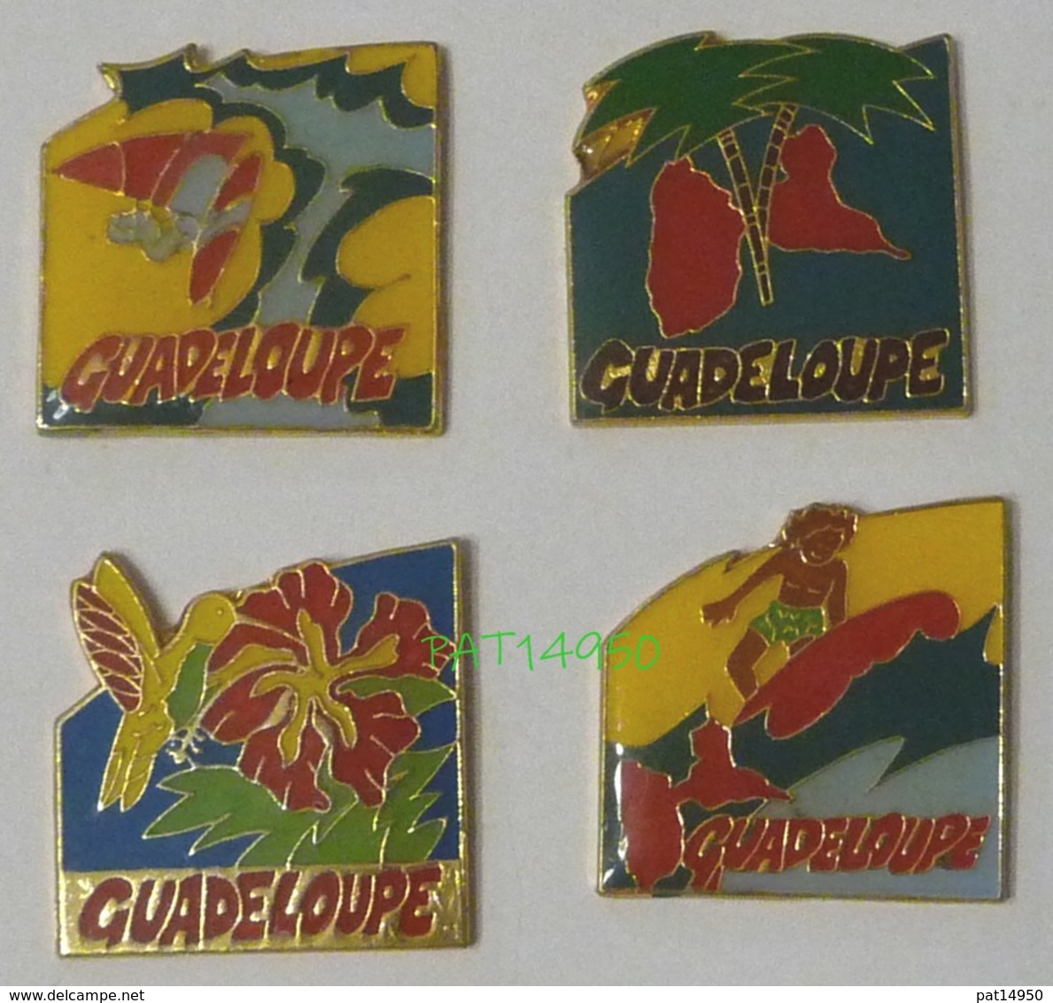 DOM TOM  LA GUADELOUPE    Dpt 971 Lot De 4 Pin's Différents - Steden