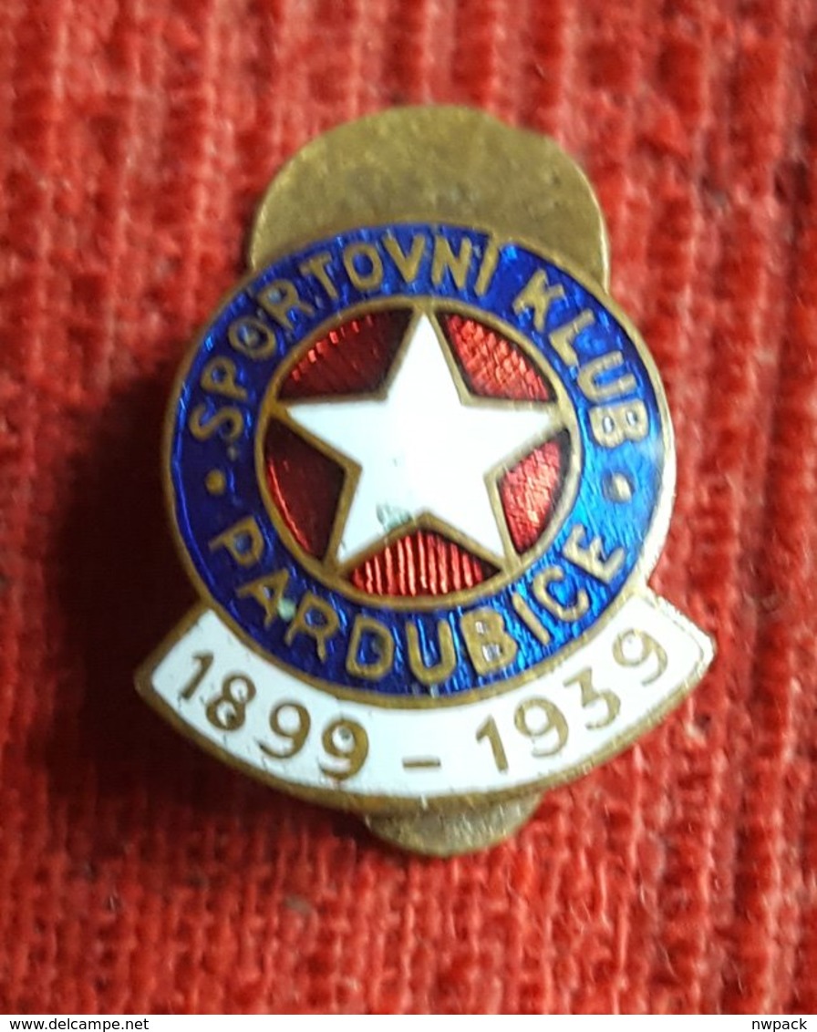 Soccer / Football - Czech -  Sportovní Klub Pardubice 1899 - 1939 - Enamel Buttonhole / Badge / Pin - Voetbal