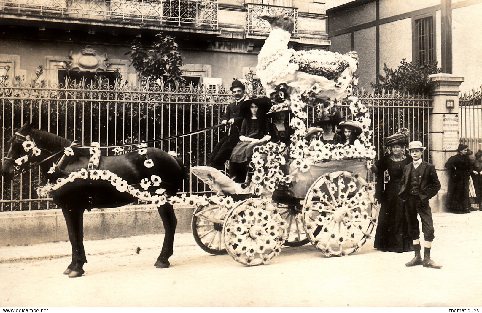 Thematiques 35 Ille Et Vilaine Vitré CP Photo Attelage Décoré Cavalcade Fête Des Fleurs A Identifié - Vitre