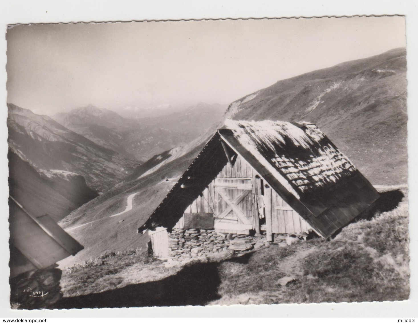 BB969 - ST COLOMBAN DES VILLARDS - Un Chalet Au Col Du Glandon - Dans Le Fond Le Mont Blanc - Autres & Non Classés