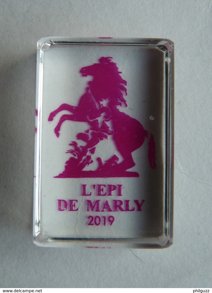 FEVE PUBLICITAIRE PERSO L'EPI DE MARLY (78) LES CHEVAUX DE MARLY  2019 EN VERRE Lilas - Dieren