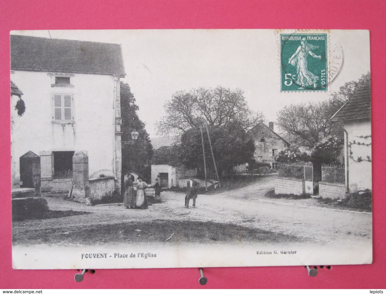 Visuel Pas Très Courant - 70 - Fouvent - Place De L'Eglise - Scans Recto Verso - Autres & Non Classés