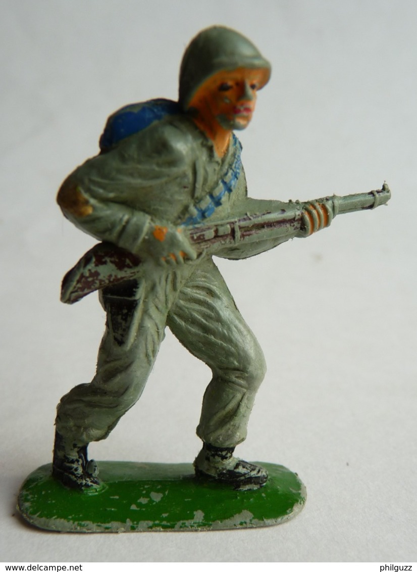 FIGURINE R.F. Robert Fisher RF JEM ? - ARMEE MODERNE SOLDAT CHARGEANT FUSIL A LA HANCHE - Army