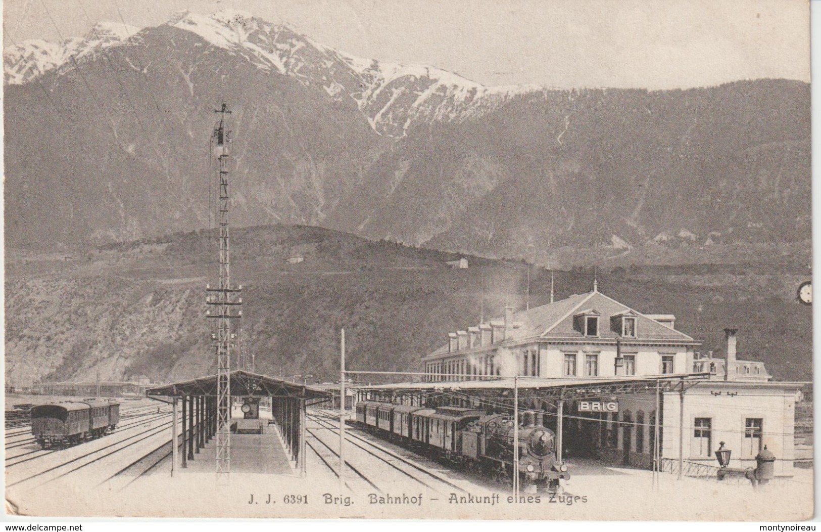 Suisse :  BRIG Bahnof , Gare , Ankunft  Eines  Zuges  , Train - Zugo