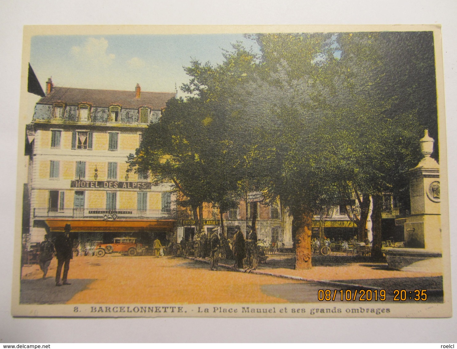 Cpa Colorisée BARCELONNETTE (04)  La Place Manuel Et Ses Grands Ombrages - Barcelonnette