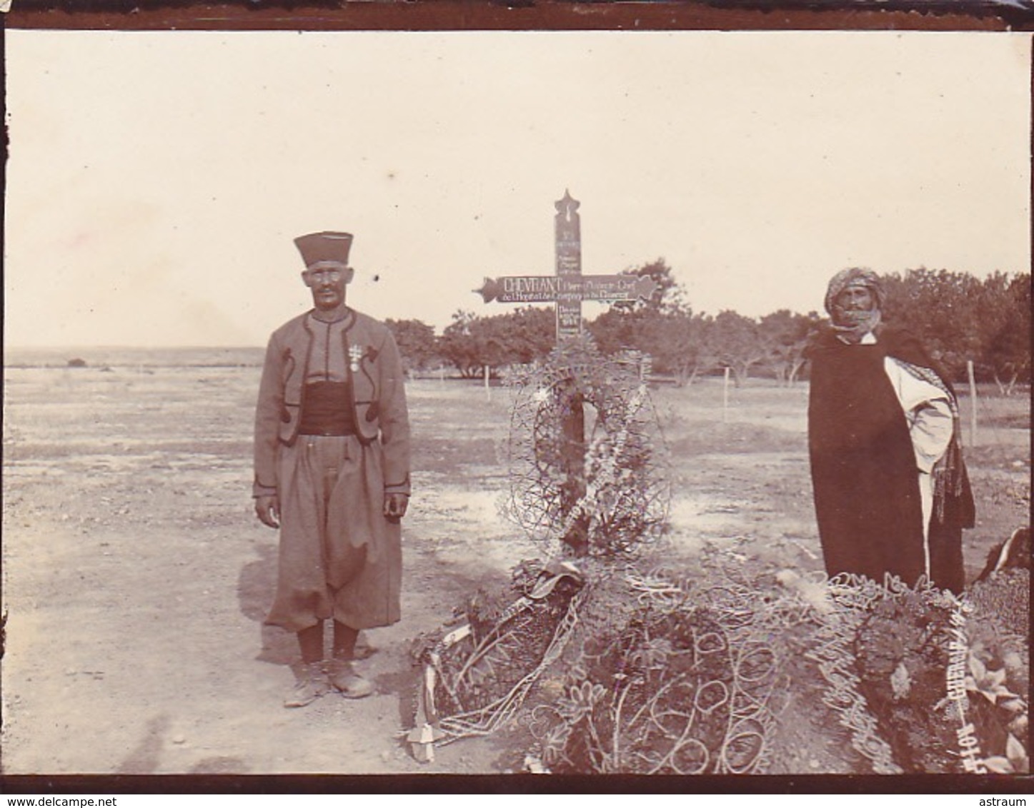 Cpa ( Photo )-afri-maroc-guercif -pas Sur Delc.-tombe Du Dr Chevrant - Autres & Non Classés