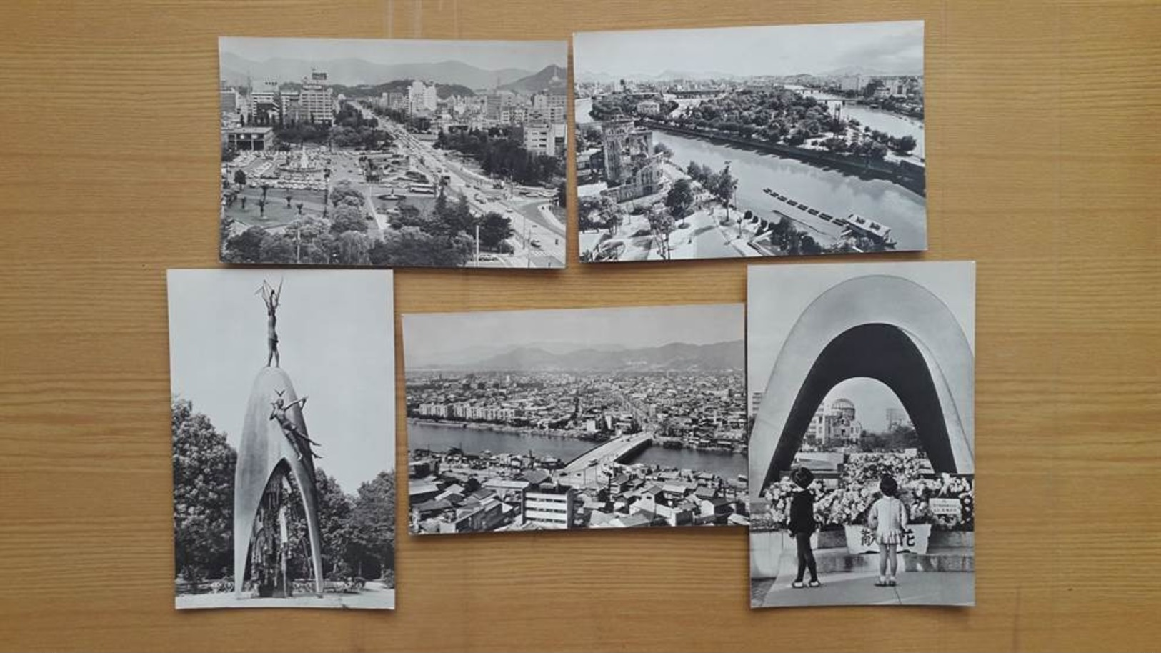 DÉFINIR UN MONUMENT JAPON HONSHU HIROSHIMA DE LA PLANÈTE PROPRE AUX VICTIMES DU PANORAMA DE LA VILLE - Hiroshima