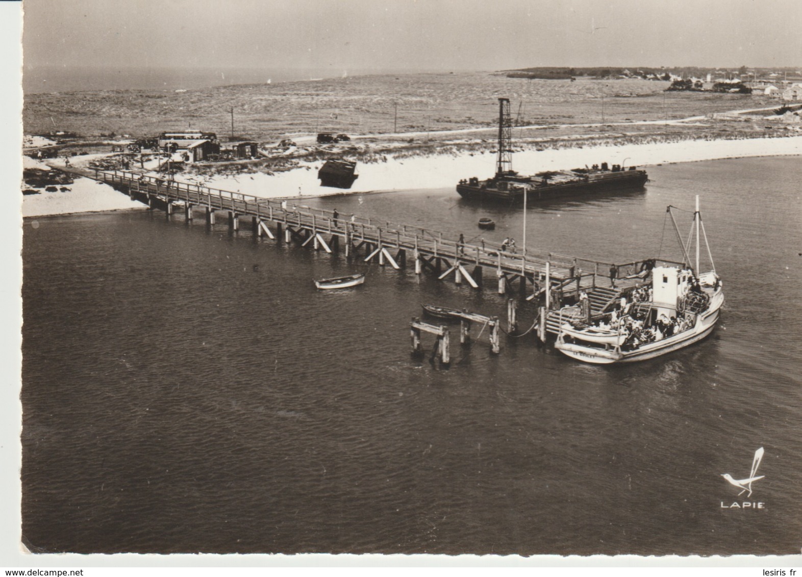 C.P. - PHOTO - EN AVION AU DESSUS DE NOIRMOUTIER - EMBARCADERE DE LA Pte DE LA FOSSE - LE BATEAU PASSEUR - LE GOULET - - Noirmoutier