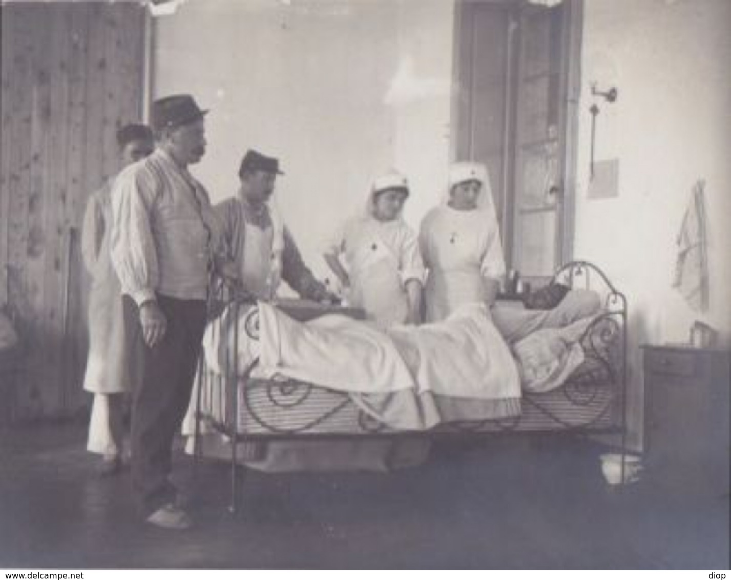 Photographie Anonyme Vintage Snapshot H&ocirc;pital Bless&eacute; Lit Bed Infirmi&egrave;re Nurse - Beroepen